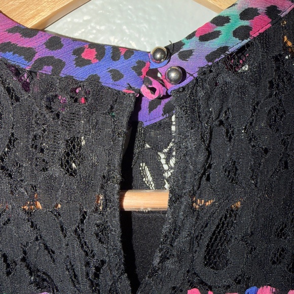 Vibrant Leopard Print Kids Dress with Lace Detail - Picture 7 of 10